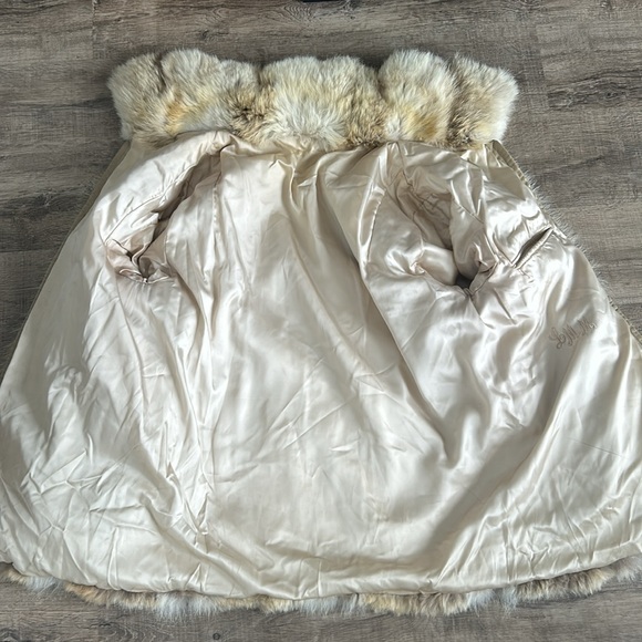 Coyote Fur Jacket - Picture 10 of 10
